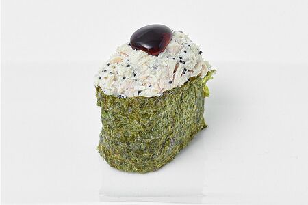 Гункан с копченой курицей и сливочным унаги