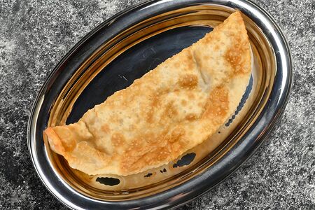 Чебурек с креветками и творожным сыром