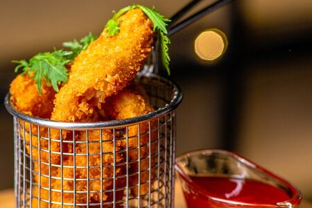 Наггетсы куриные с сырным соусом