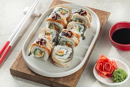 Ролл Унаги урамаки