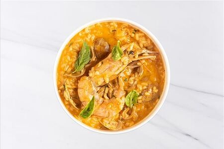 Ризотто с лангустином, вонголе и соусом биск