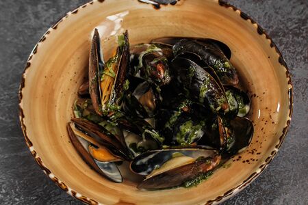 Мидии в сливочном соусе