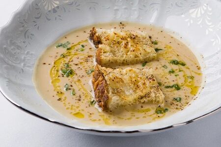 Крем-суп из цветной капусты с сыром таледжио