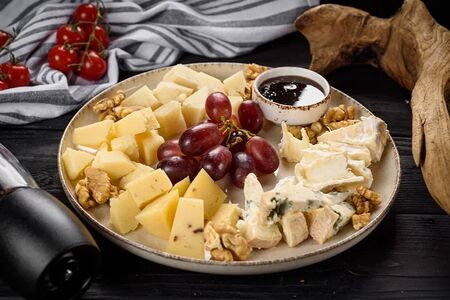 Ассорти европейских сыров