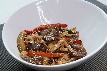 Лапша вок с говядиной