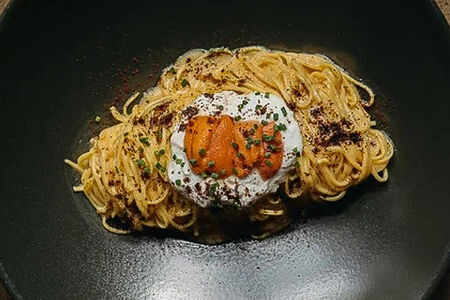 Тальолини со страчателлой и морским ежом и кофе