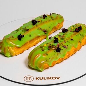 Пирожное Эклер фисташковый