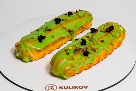 Пирожное Эклер фисташковый