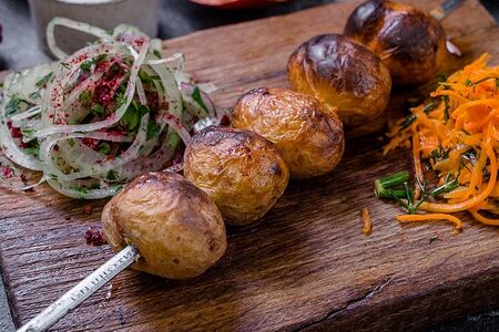 Картофель молодой на мангале