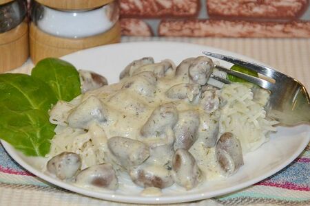 Сердечки куриные в белом сливочном соусе