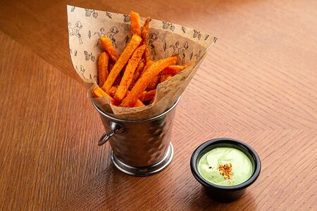 Батат фри с имбирным соусом