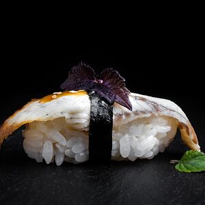 Суши с угрем