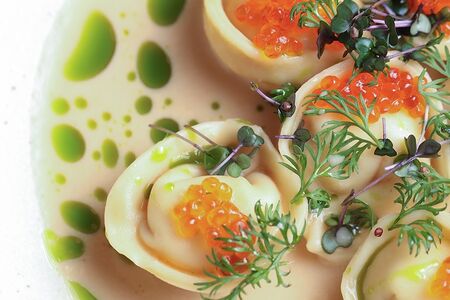 Равиоли с лангустином в соусе биск