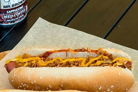 Датский хот-дог с луком