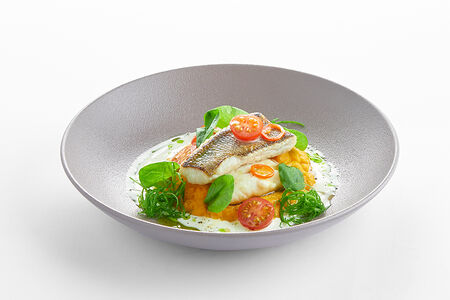 Судак с морковно-сельдереевым пюре