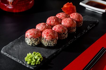 Запечённый ролл с тунцом