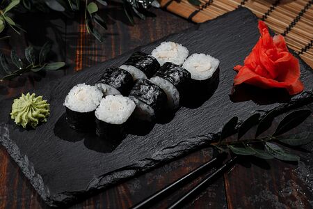 Ролл с копченой курицей