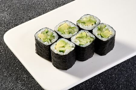 Ролл Авокадо-огурец