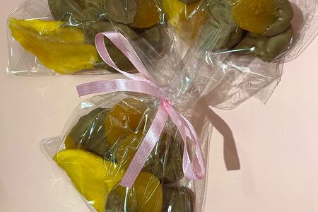 Манго и курага в молочном шоколаде