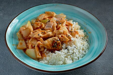 Гай фан с курицей в кисло-сладком соусе