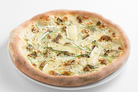 Пицца с горгонзолой, сыром бри и белыми грибами