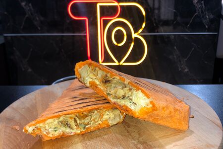 Свинина в сырном лаваше