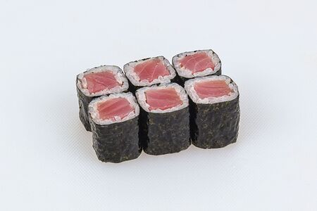 Ролл с тунцом