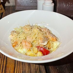 Салат Цезарь с сёмгой