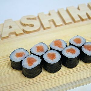 Ролл с лососем