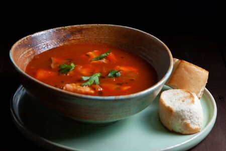 Томатная уха из лосося