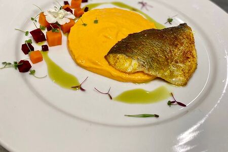 Сибас с травами и овощным тартаром