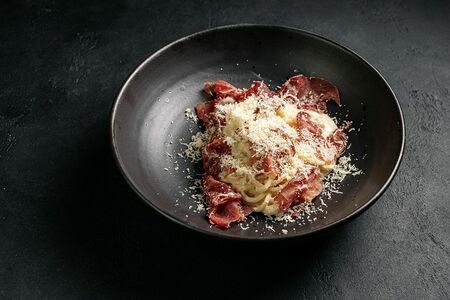 Спагетти Карбонара с брезаолой