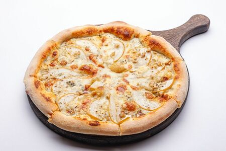 Пицца с грушей и голубым сыром