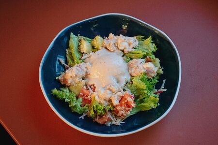 Боул с киноа, тунцом в собственном соку и яйцом