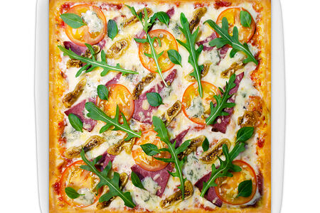 Пицца с говядиной, инжиром и горгонзолой