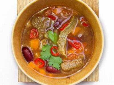 Фасолевый суп с говядиной и чили