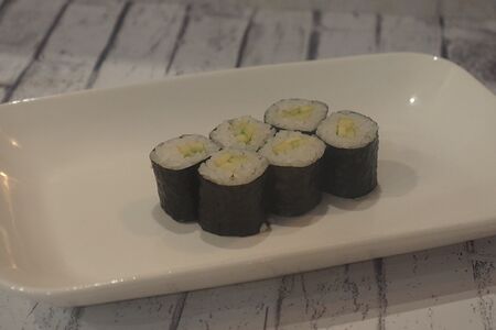 Ролл с авокадо