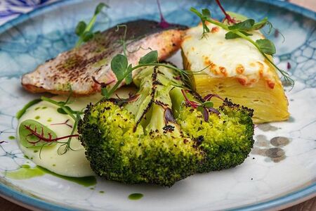 Лосось на углях и картофельный гратен