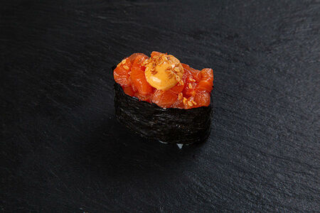 Лосось спайс суши