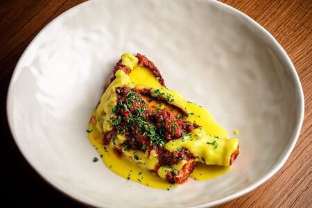 Осьминог с шафрановым пюре