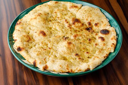 Фокачча с тмином и чесноком