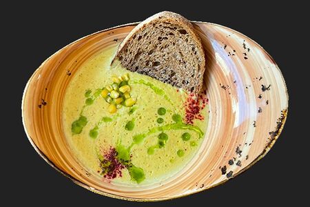 Крем-суп из кукурузы с беконом и зерновым тостом