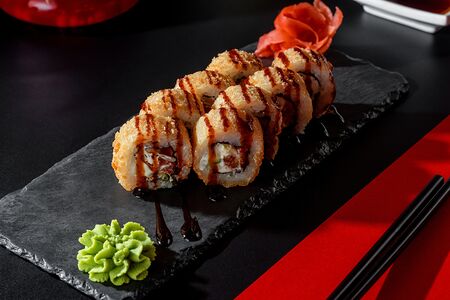 Ролл жареный с тунцом