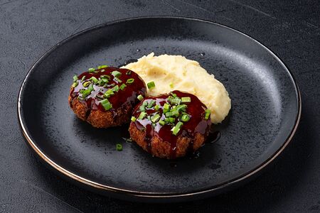 Котлеты из креветок и краба с картофельным пюре