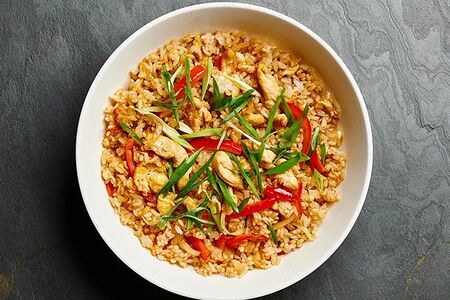 Жареный рис тяхан с курицей