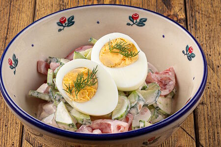 Салат овощной со сметаной