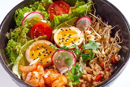 Тяхан с креветкой и маринованным яйцом