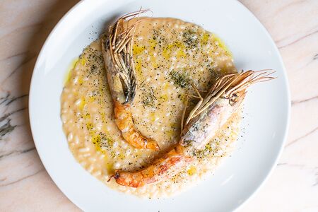 Ризотто с креветками и с соусом биск