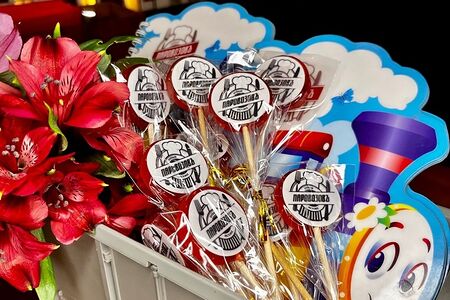 Леденец на палочке