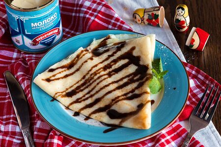 Блинчик с вареной сгущенкой